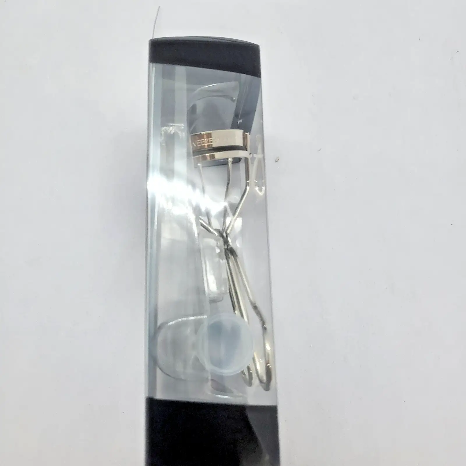 Класическа извивачка за мигли Tweezerman с 3 силиконови резервни подложки 1034 - Image 4